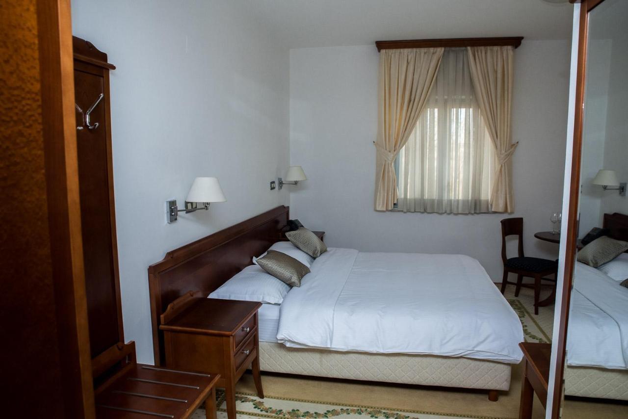 Hotel Hum Любушки Экстерьер фото