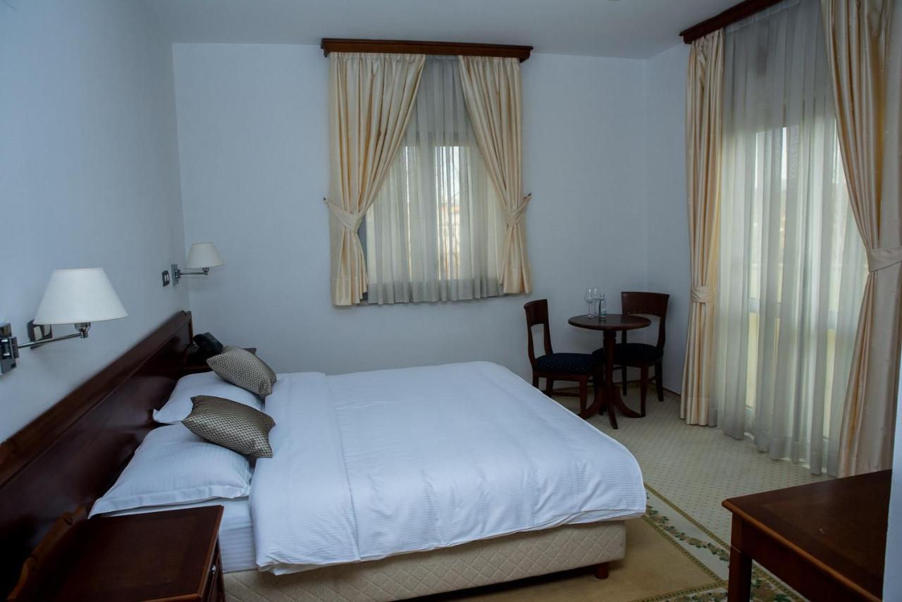 Hotel Hum Любушки Экстерьер фото