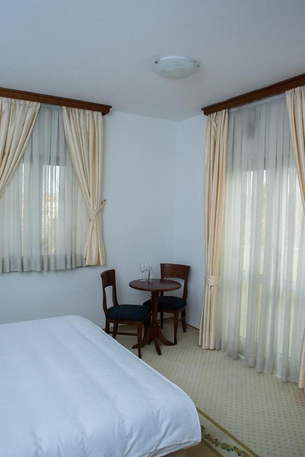 Hotel Hum Любушки Экстерьер фото