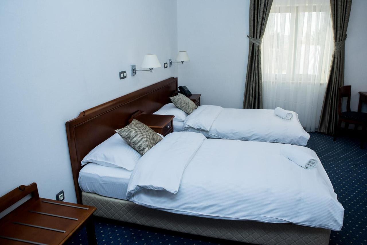 Hotel Hum Любушки Экстерьер фото