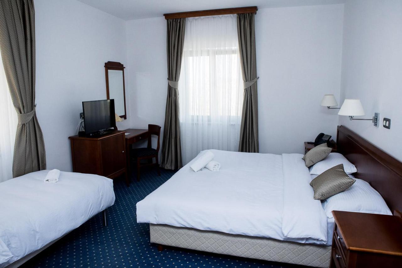 Hotel Hum Любушки Экстерьер фото