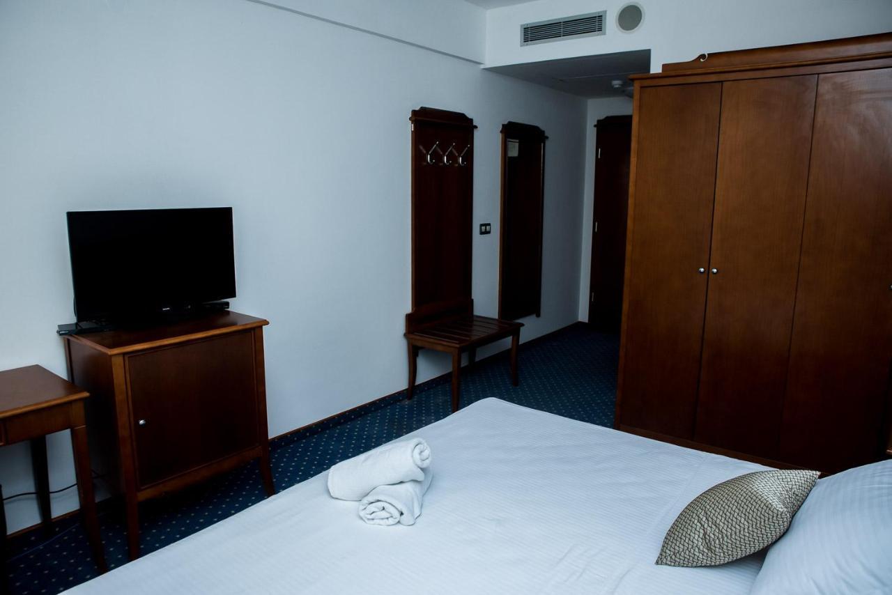 Hotel Hum Любушки Экстерьер фото