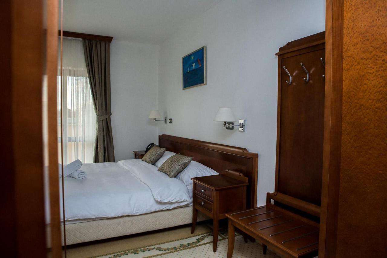 Hotel Hum Любушки Экстерьер фото