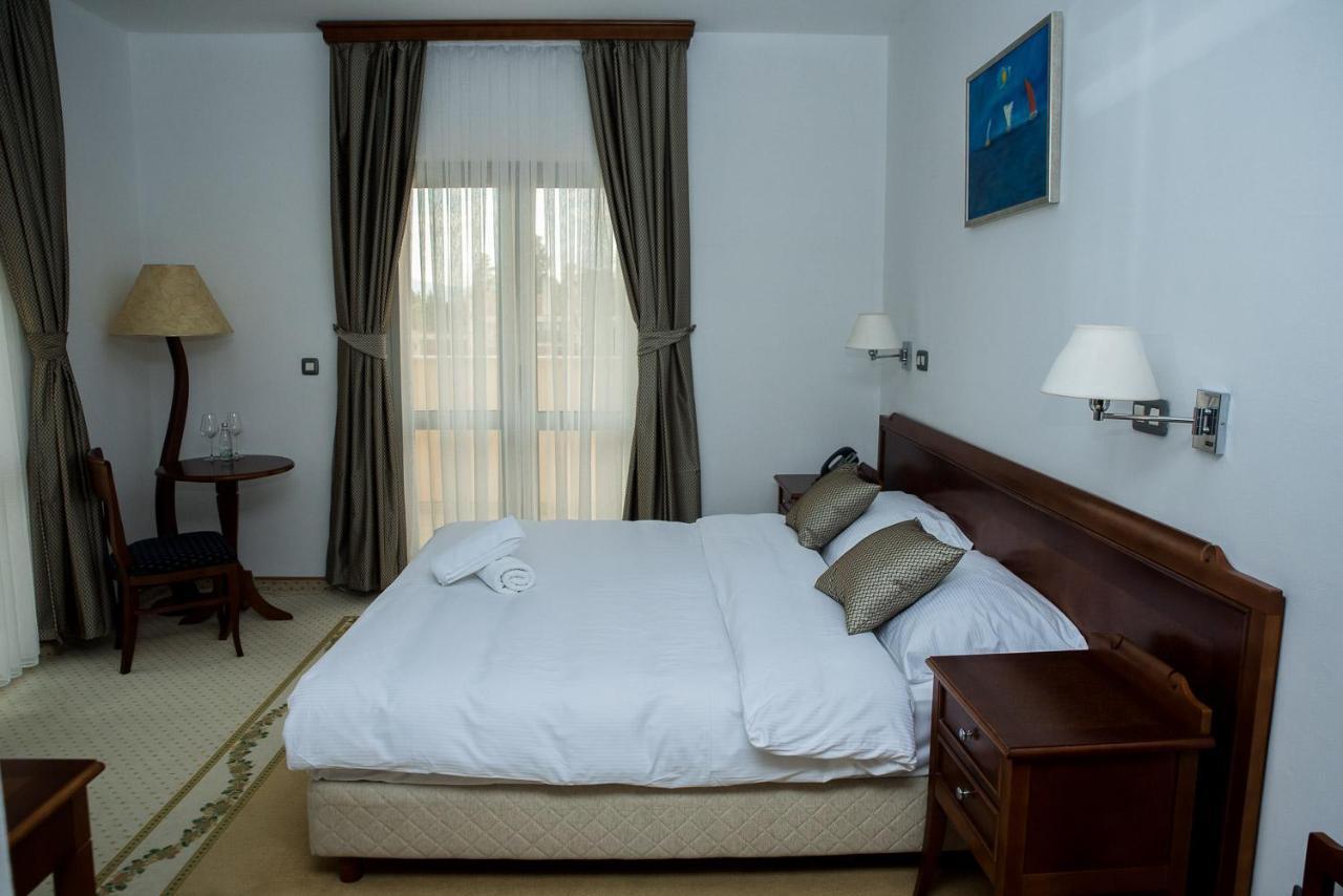 Hotel Hum Любушки Экстерьер фото