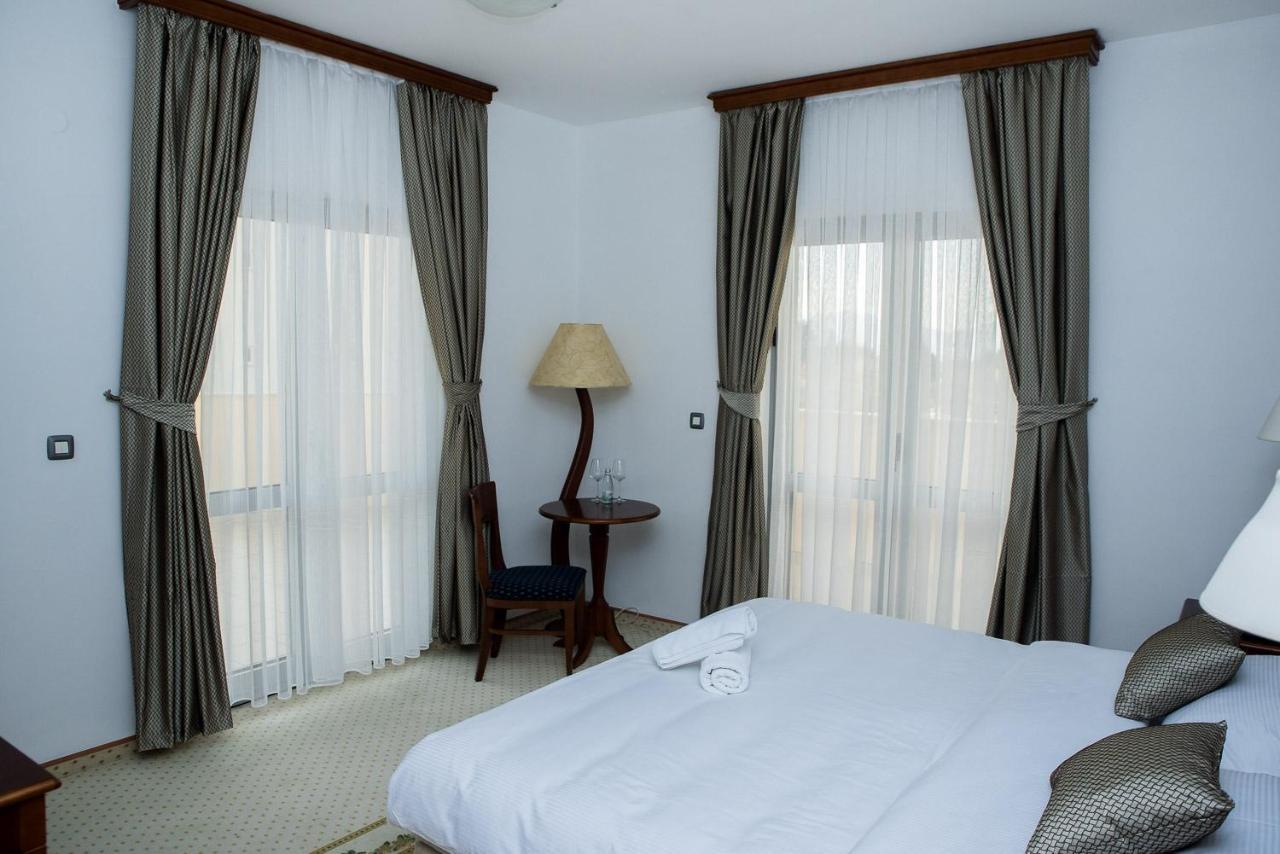 Hotel Hum Любушки Экстерьер фото