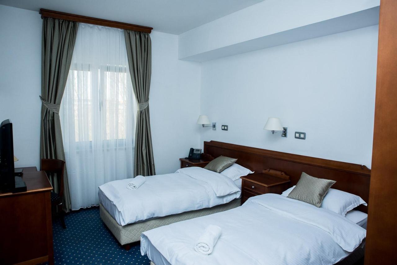 Hotel Hum Любушки Экстерьер фото