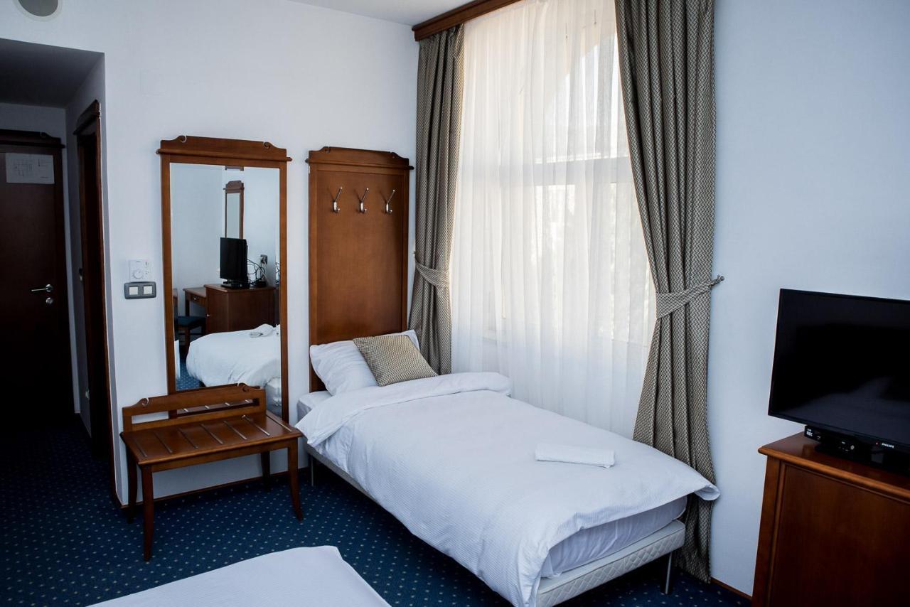 Hotel Hum Любушки Экстерьер фото