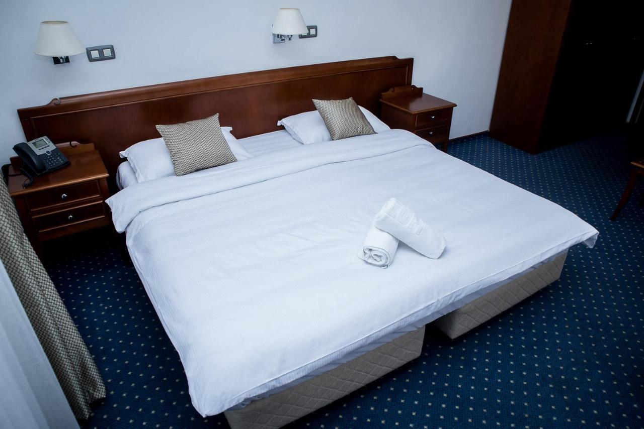 Hotel Hum Любушки Экстерьер фото