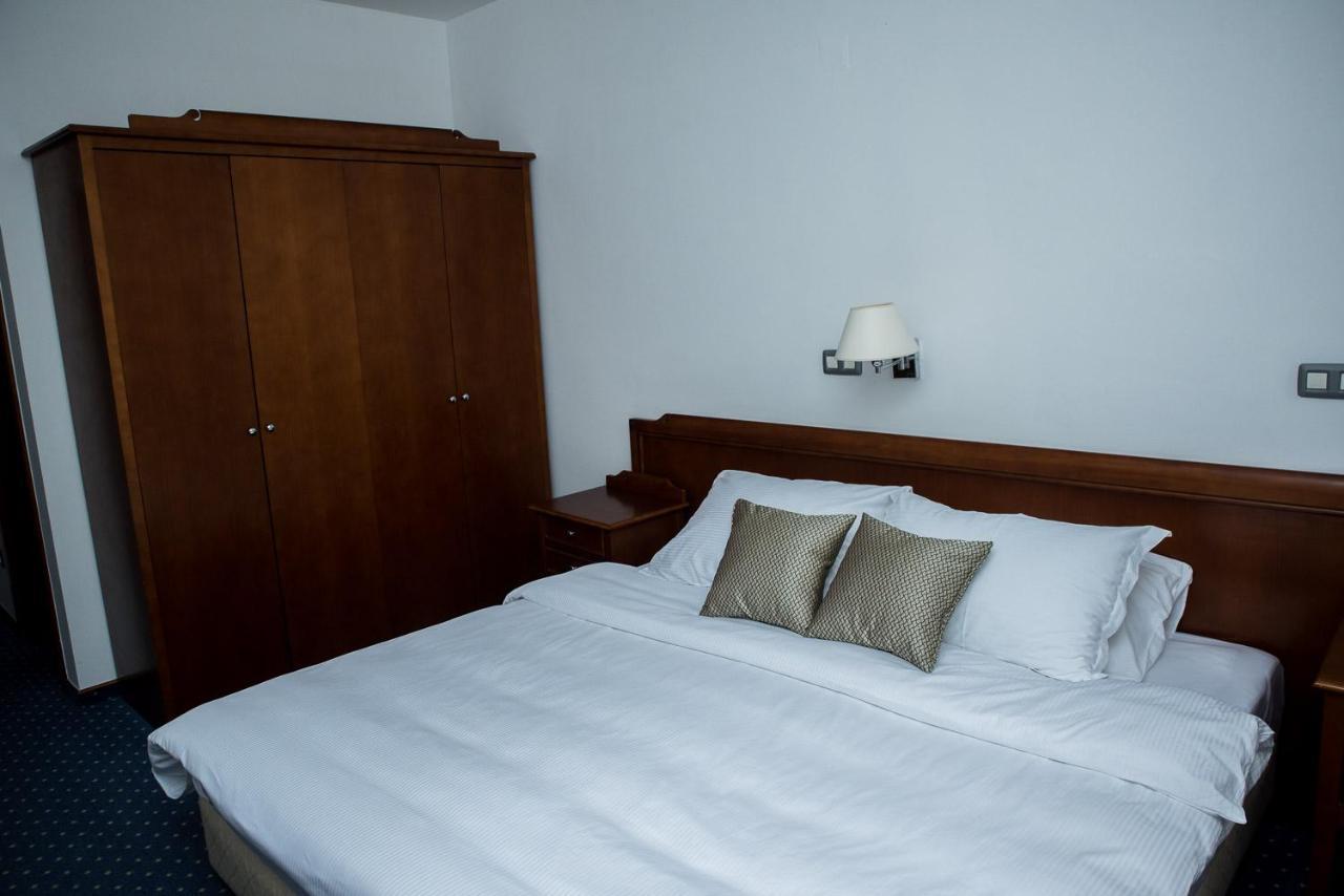 Hotel Hum Любушки Экстерьер фото