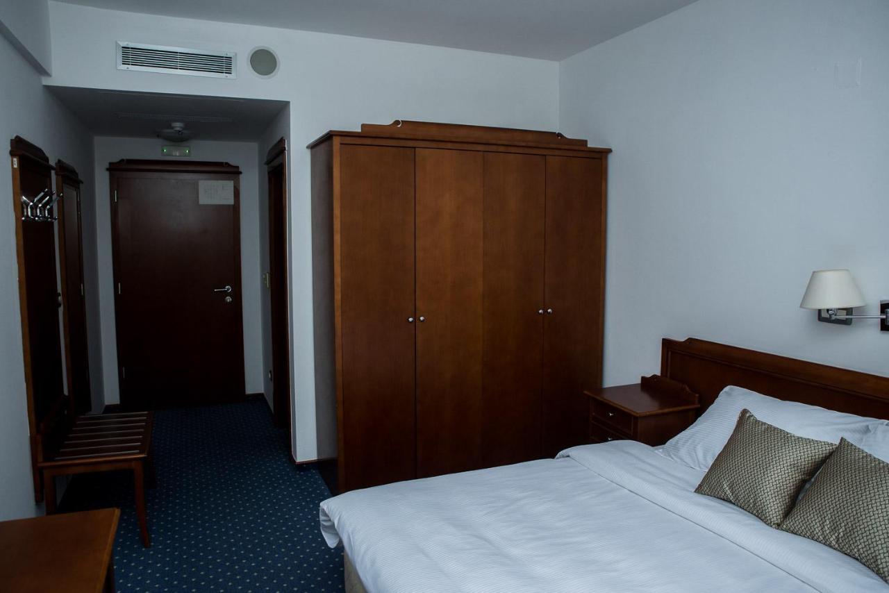 Hotel Hum Любушки Экстерьер фото