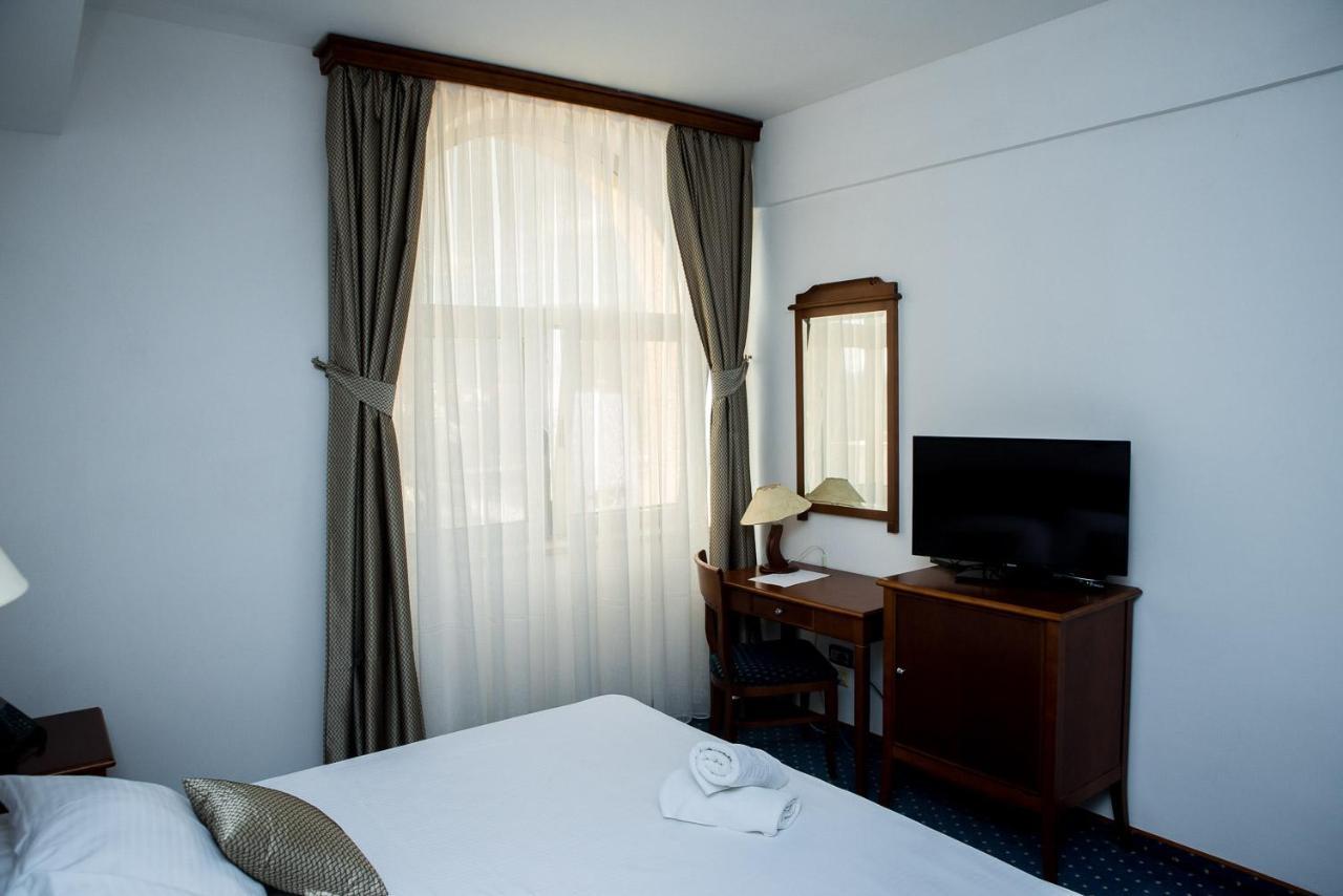 Hotel Hum Любушки Экстерьер фото