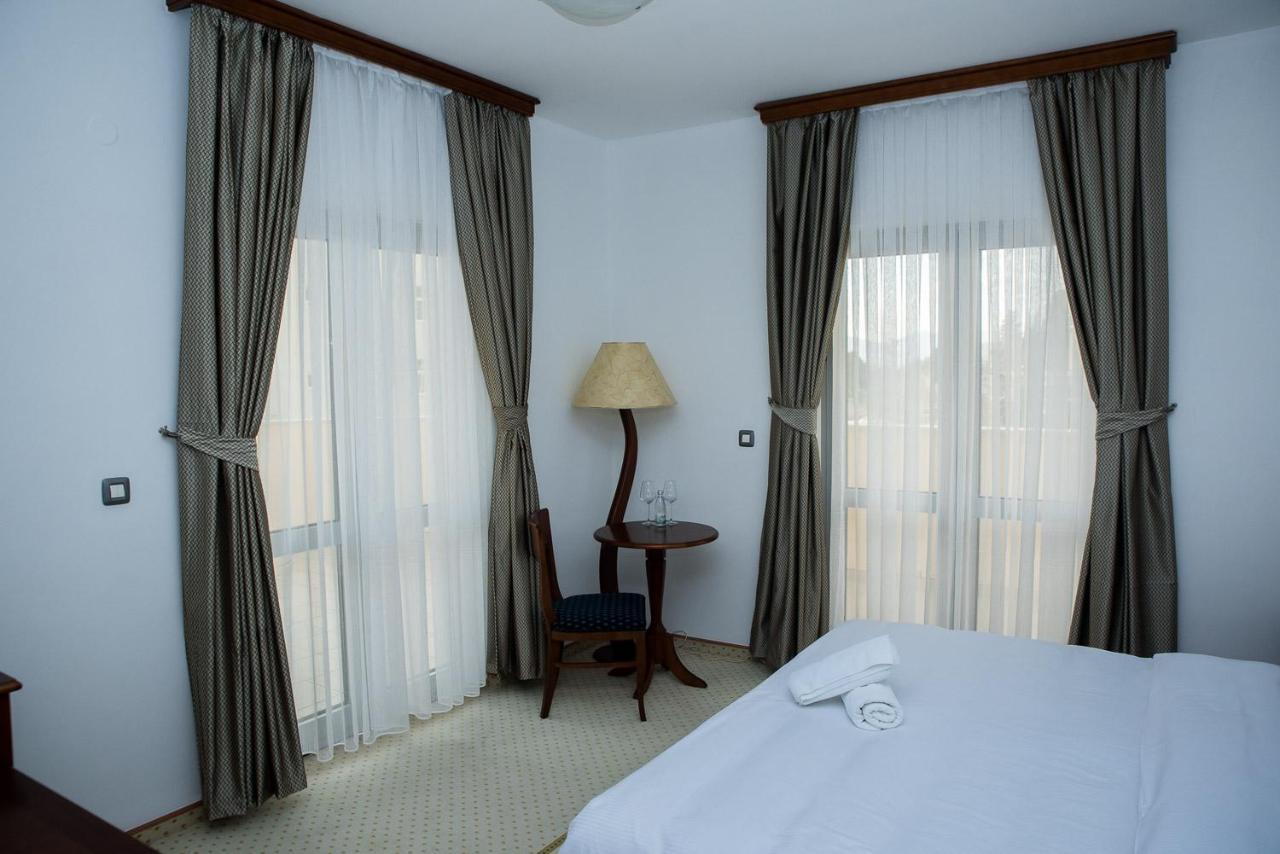 Hotel Hum Любушки Экстерьер фото
