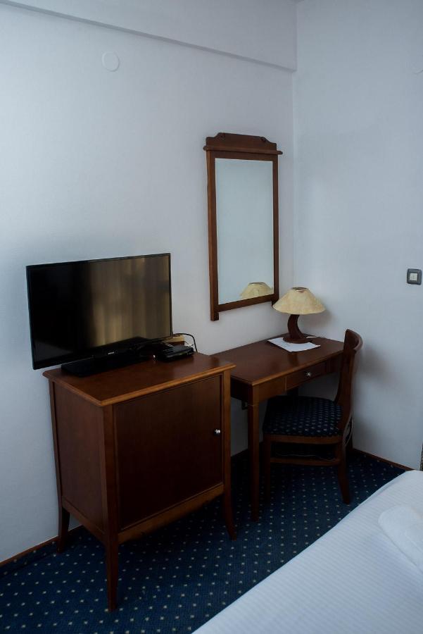 Hotel Hum Любушки Экстерьер фото