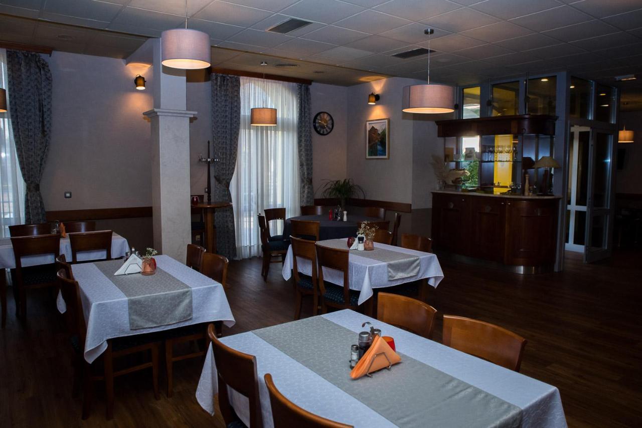 Hotel Hum Любушки Экстерьер фото