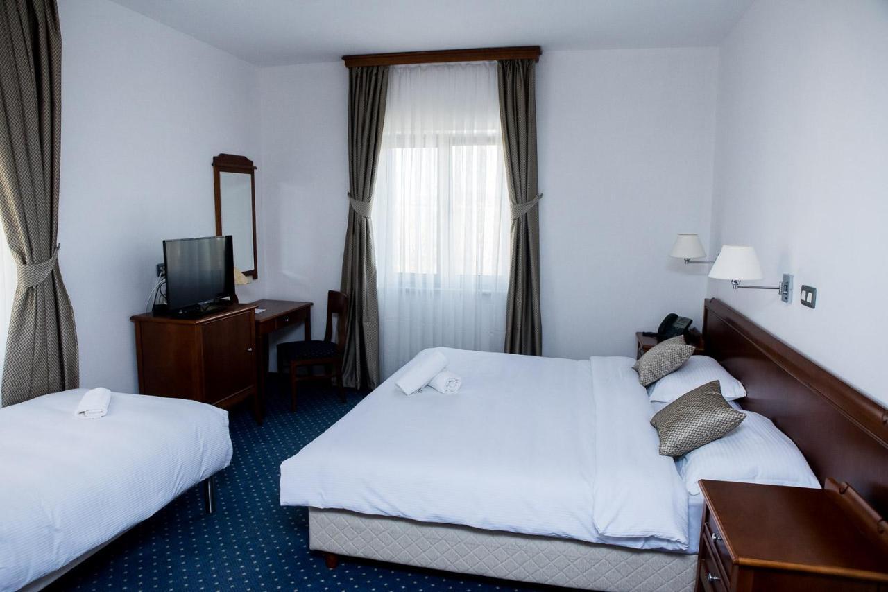Hotel Hum Любушки Экстерьер фото