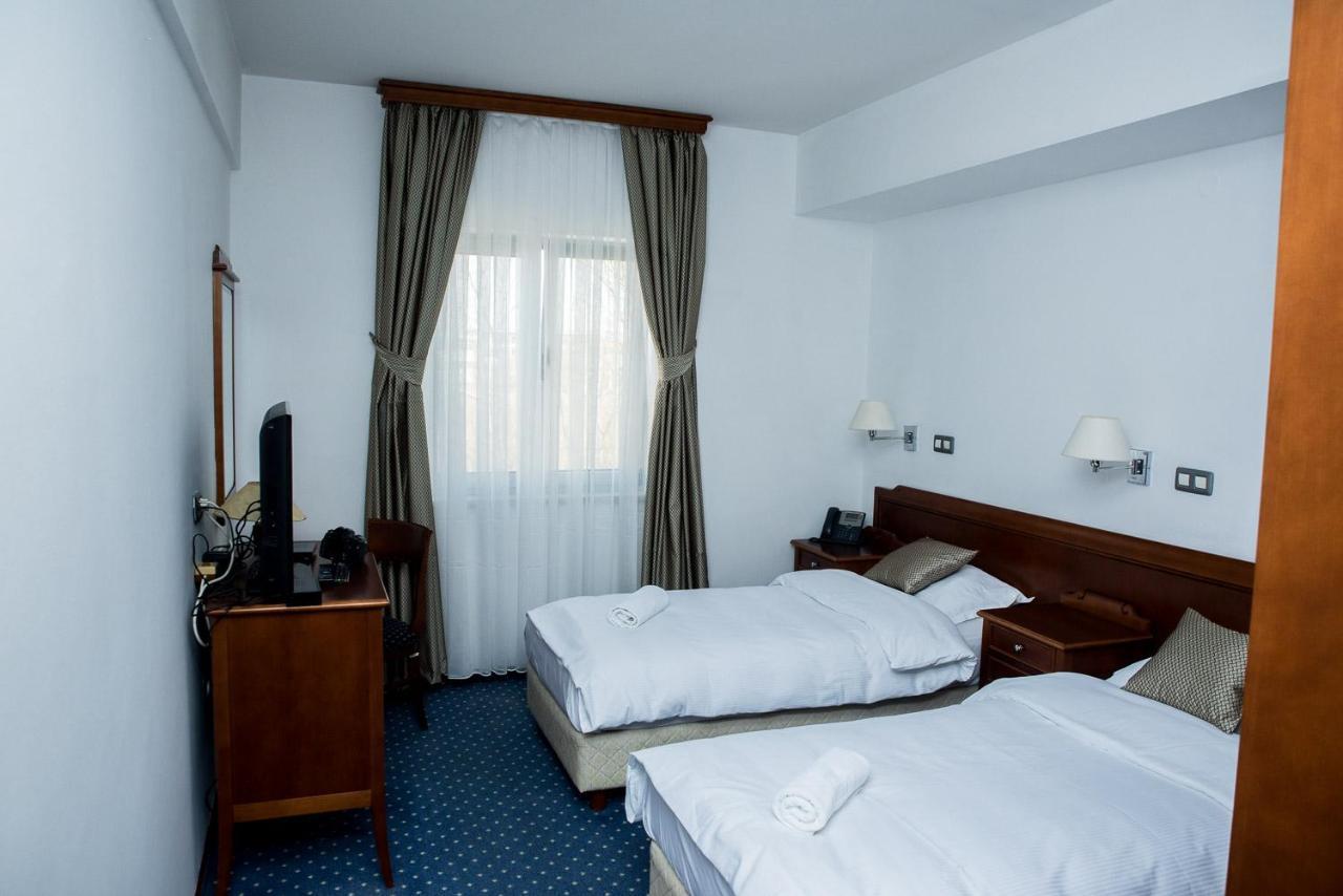 Hotel Hum Любушки Экстерьер фото