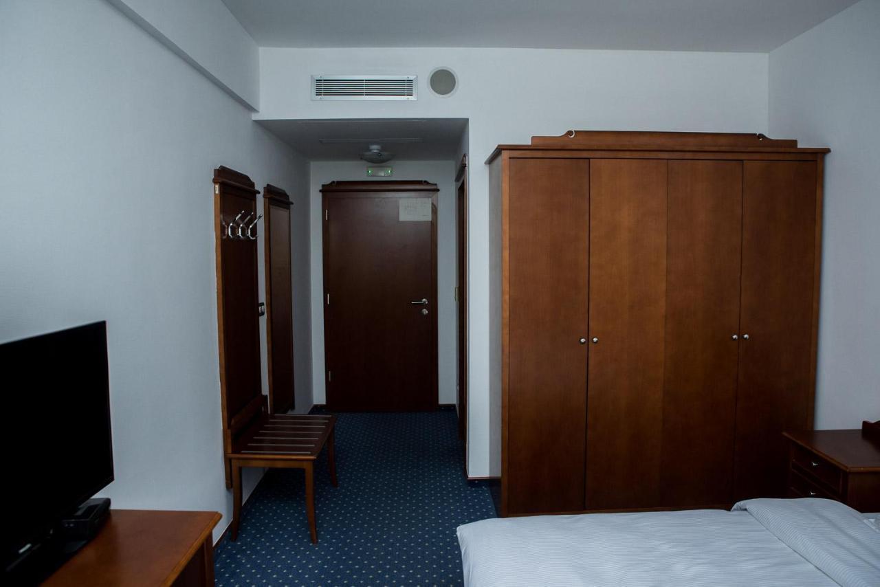 Hotel Hum Любушки Экстерьер фото