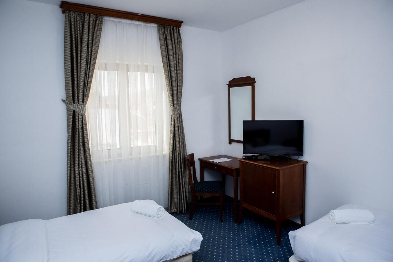 Hotel Hum Любушки Экстерьер фото