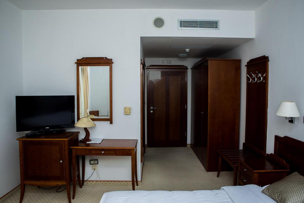 Hotel Hum Любушки Экстерьер фото
