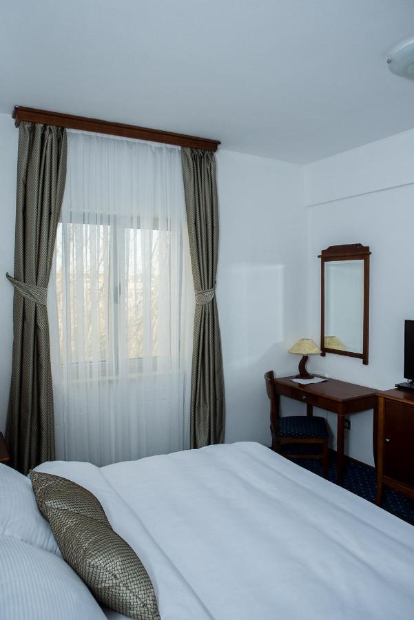 Hotel Hum Любушки Экстерьер фото