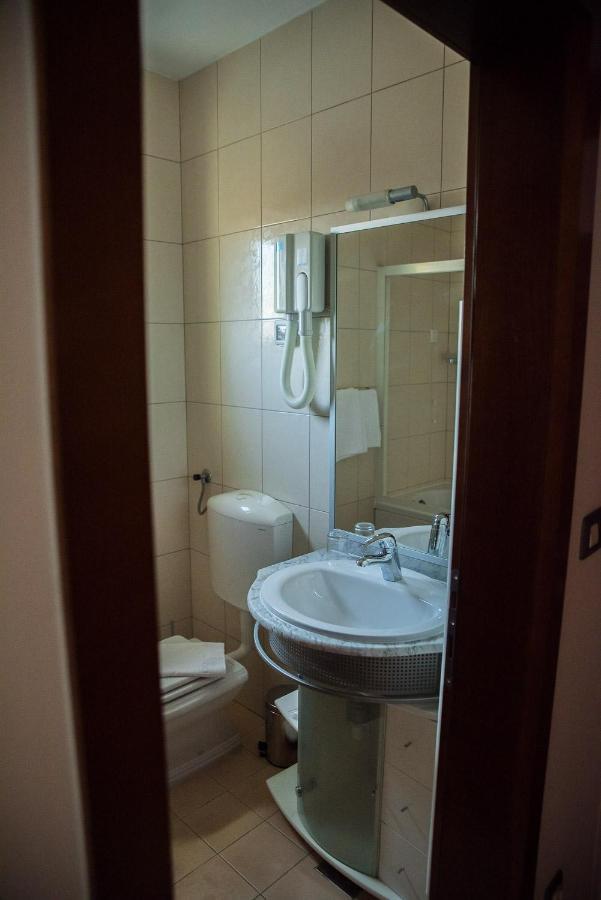 Hotel Hum Любушки Экстерьер фото