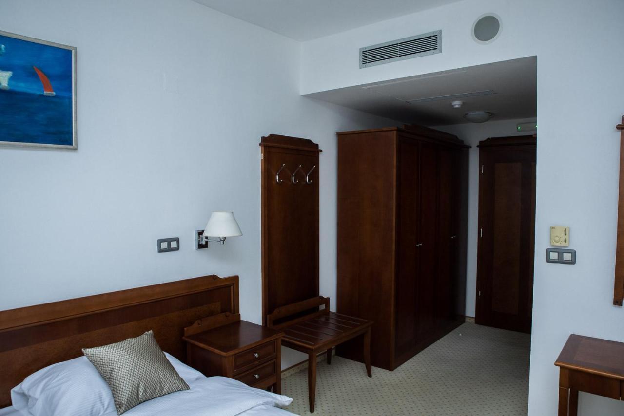 Hotel Hum Любушки Экстерьер фото